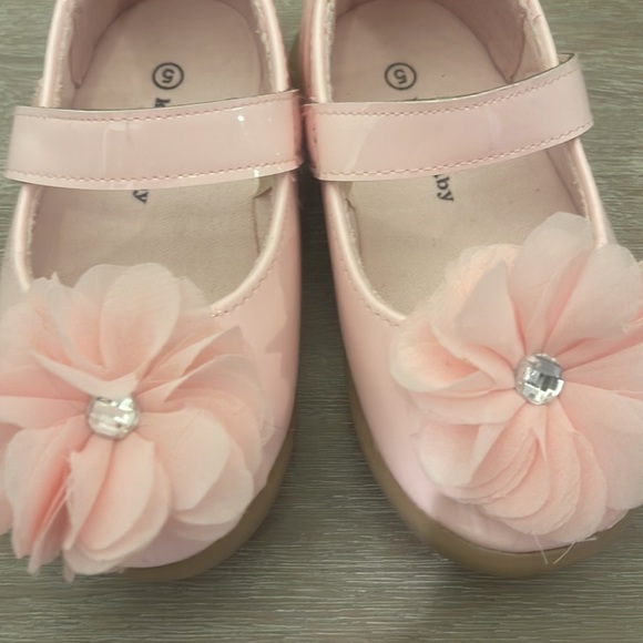 Pink flower shoes - Picture 3 of 6